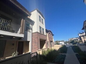 1797 Laurelwood Wy in Oceanside, CA - Building Photo - Building Photo