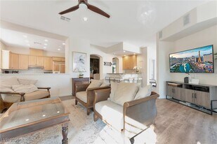 904 Pont Chartrain Dr in Las Vegas, NV - Building Photo