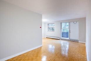 1030 Pearson Drive in Oakville, ON - Building Photo