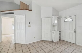 9229 Haverford Ln in Port Richey, FL - Building Photo - Building Photo