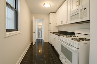 156 E 83rd St, Unit 2B in New York, NY - Foto de edificio - Building Photo