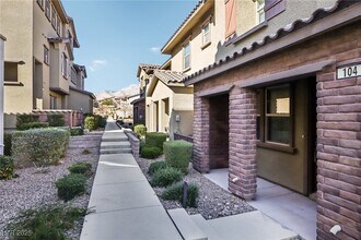 104 Alamere Falls Dr in Las Vegas, NV - Building Photo - Building Photo