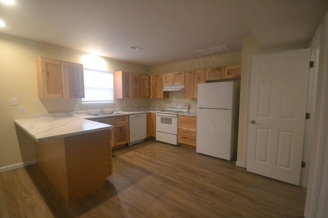 3 Bed 1.5 Bath Duplex in Buffalo, MO - Building Photo - Building Photo