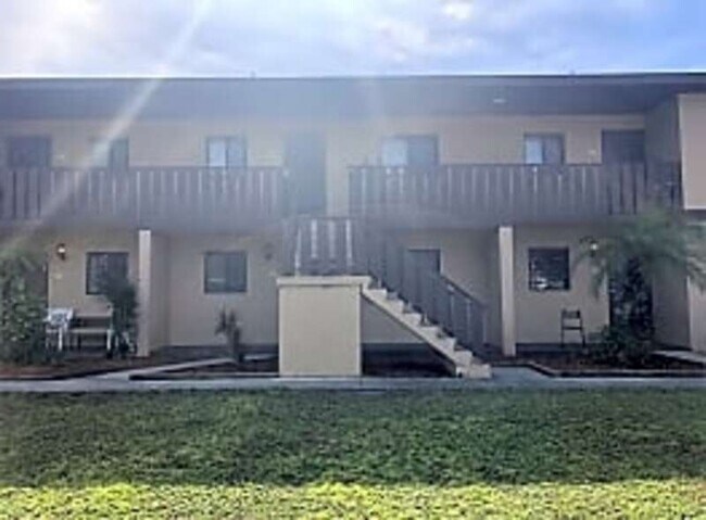 2320 Maple Ave in Ft. Myers, FL - Building Photo - Building Photo