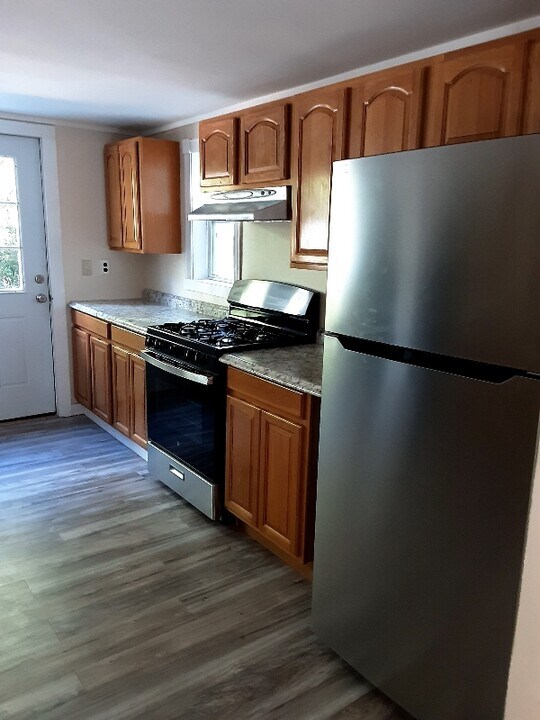 1048 E Main St in Burke, NY - Building Photo