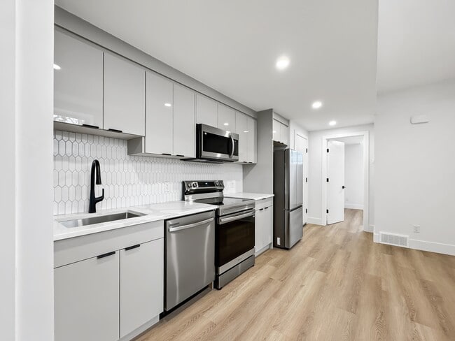 4123-41217 17 Ave SW in Calgary, AB - Building Photo - Building Photo