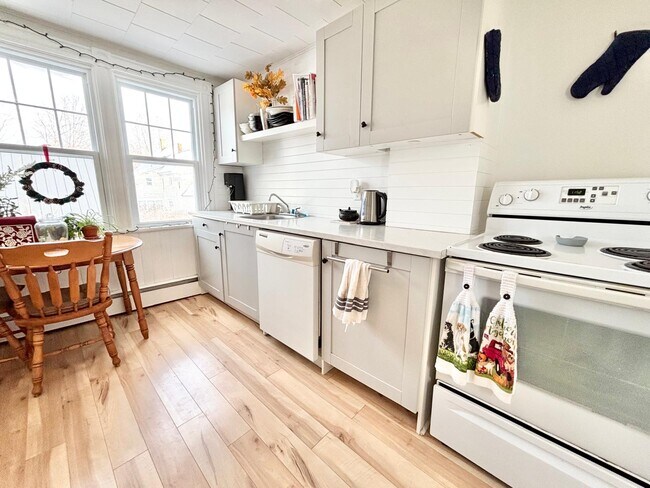 230 St John St in Fredericton, NB - Building Photo - Building Photo