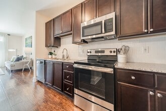 Meridian at Sutton Square in Raleigh, NC - Building Photo - Building Photo
