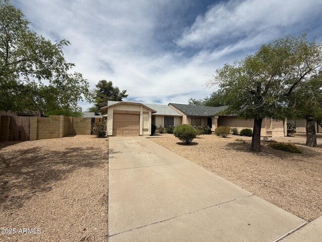 property at 3124 W Mohawk Ln