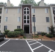 574 Emory Oaks Way in Decatur, GA - Building Photo