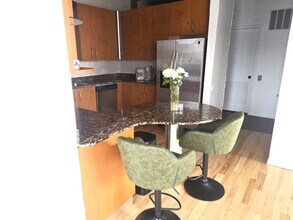312 N May St, Unit 2E in Chicago, IL - Building Photo - Building Photo