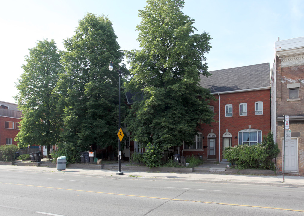 3156-3170 Dundas St W in Toronto, ON - Building Photo