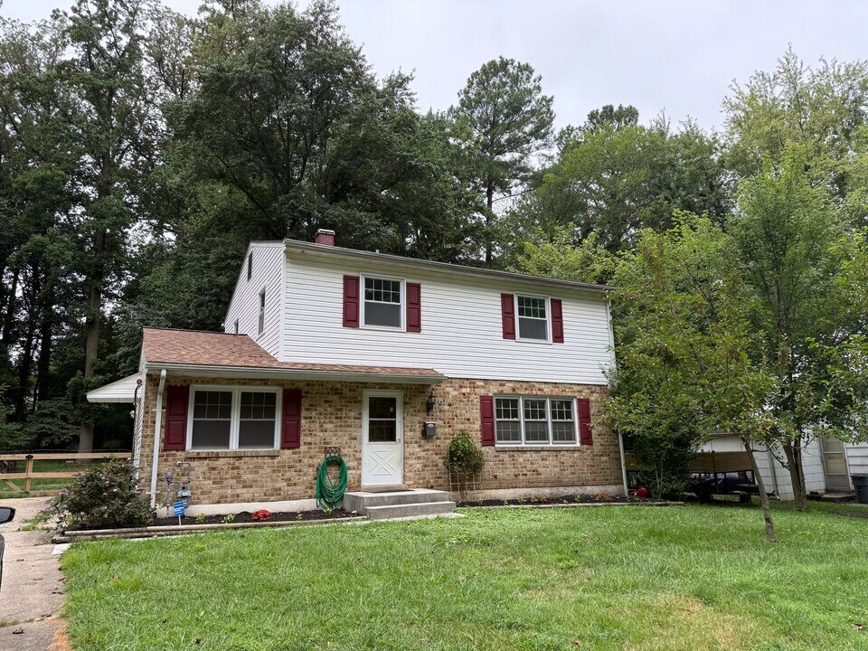 704 Shirley Manor Rd in Reisterstown, MD - Building Photo