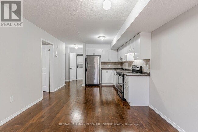 15 Cheltenham Rd in Barrie, ON - Building Photo - Building Photo