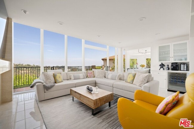 1244 Stradella Rd in Los Angeles, CA - Building Photo - Building Photo