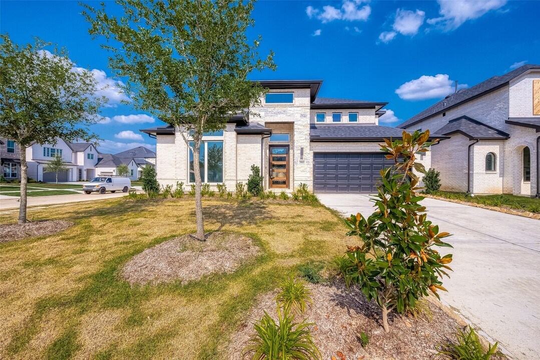 29803 Breezy Pnes Lp in Fulshear, TX - Building Photo