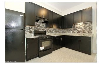 9011 S Brandon Ave-Unit -2nd in Chicago, IL - Building Photo - Building Photo