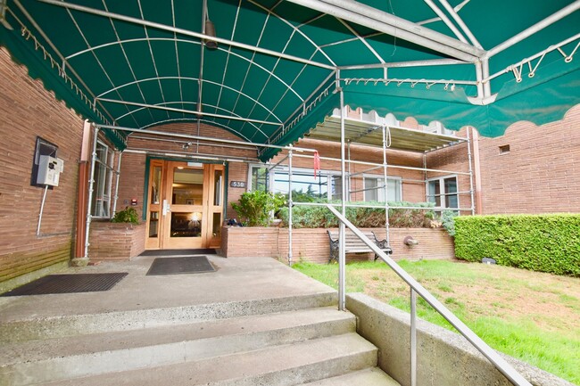 property at 530 W Olympic Pl