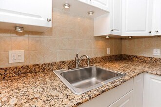 135 Ricardo Way NE in St. Petersburg, FL - Building Photo - Building Photo