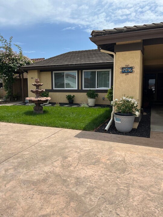 512 E Barton Ave in Lompoc, CA - Building Photo