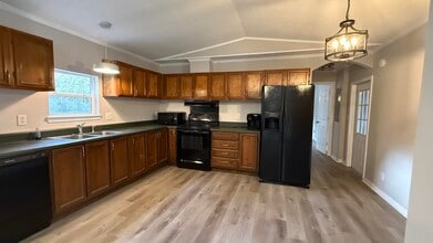 3083 Lake Sue Dr in Crestview, FL - Building Photo - Building Photo