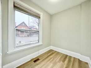 106 Clarence St in Brantford, ON - Building Photo - Building Photo