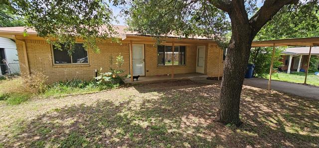 220 W Val Verde Cir in Keene, TX - Building Photo