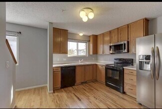 13073 Crimson clover ln in Eden Prairie, MN - Foto de edificio - Building Photo