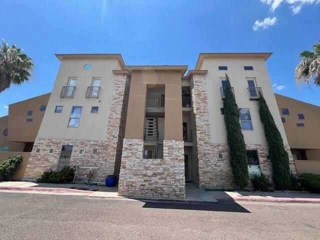 1008 Dicky Ln in Laredo, TX - Building Photo