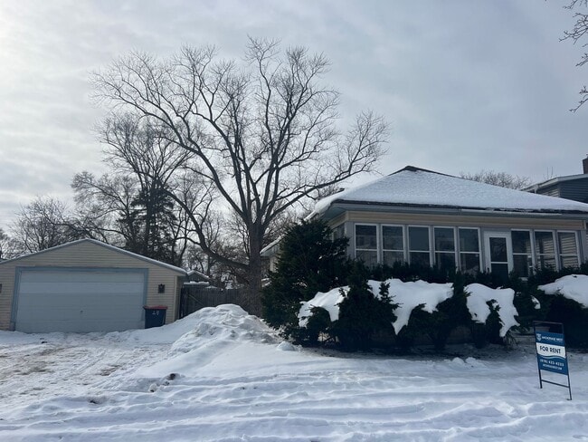 property at 332 W 19th St