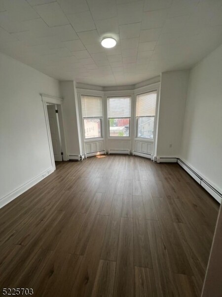 372 Elm St in Newark, NJ - Building Photo - Building Photo