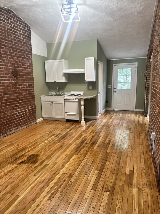 502 Providence St in West Warwick, RI - Foto de edificio
