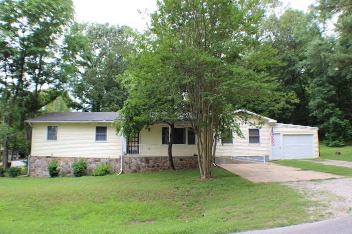 905 Honeysuckle Ave in Bull Shoals, AR - Building Photo