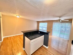 1897 Chaucer Dr in Cincinnati, OH - Building Photo - Building Photo