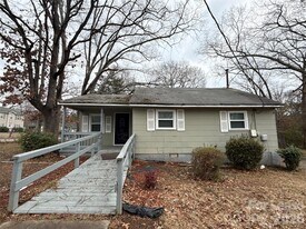 3131 Seymour Dr in Charlotte, NC - Building Photo