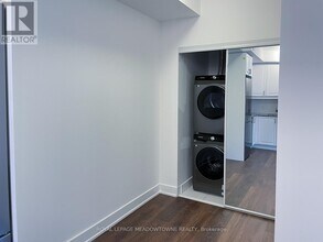 2343 Khalsa Gate in Oakville, ON - Building Photo - Building Photo