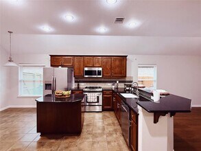 2491 Santa Barbara Loop in Round Rock, TX - Building Photo - Building Photo