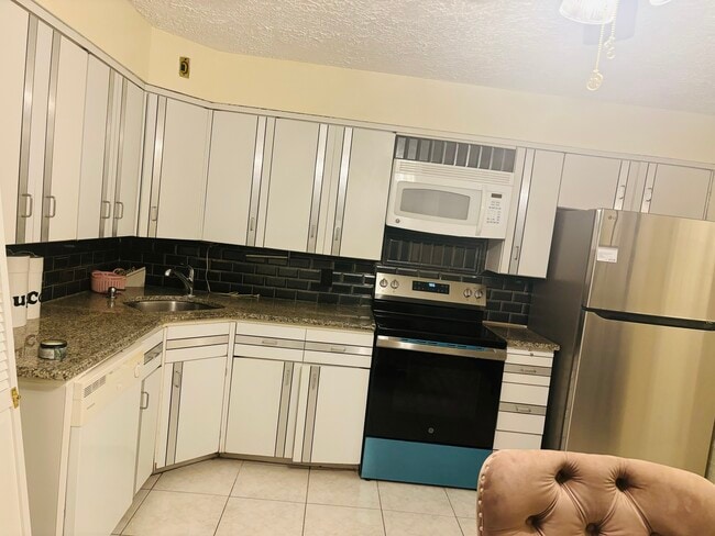 306 Lehrer Ave in Elmont, NY - Building Photo - Building Photo