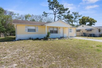 11902 Oceanside Dr in Port Richey, FL - Building Photo - Building Photo