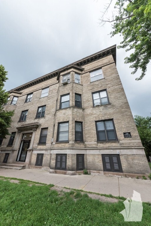 915 W Waveland Ave, Unit 3B