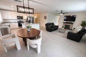 433 Summer Grove Ln in Haines City, FL - Foto de edificio - Building Photo