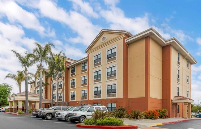Furnished Studio-Union City - Dyer St.