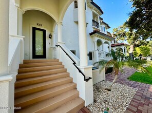 5090 Riverside Dr in Port Orange, FL - Building Photo - Building Photo