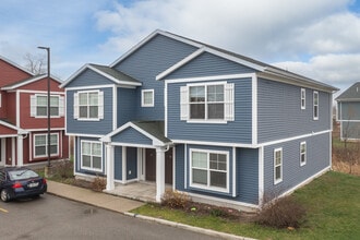 Campus Creek Cottages in Big Rapids, MI - Building Photo - Building Photo