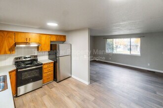 11904 E 10th Ave in Spokane Valley, WA - Building Photo - Building Photo