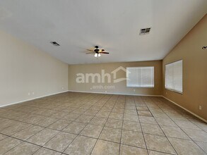 2715 N 90th Ave in Phoenix, AZ - Foto de edificio - Building Photo