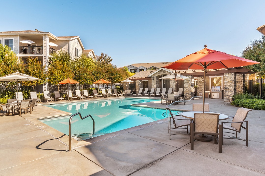 Vineyard Creek Apartments in Santa Rosa, CA - Building Photo