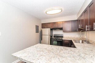 Warren Harbor Apartments in Indianapolis, IN - Building Photo