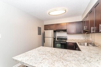 Warren Harbor Apartments in Indianapolis, IN - Foto de edificio - Building Photo