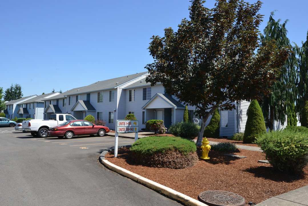 Oakview Apartments in Junction City, OR - Foto de edificio